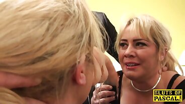 La matrigna donne super belle nude bionda prepotente ordina a Chap to Lick