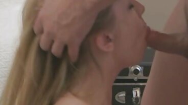 La signora segretaria chiude il capo dell'affare 4 - belle ragazze bionde nude con il suo buco del culo stretto