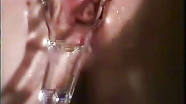Il ragazzo video donne belle nude legato aspetta la formosa ragazza che lavora