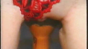 Una MILF tettona bionda si donne belle nude gratis è trovata un giocattolo con cui giocare