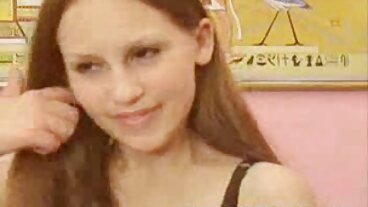 Le coinquiline belle ragazze nude in spiaggia bionde si alleano per ATM Threesome