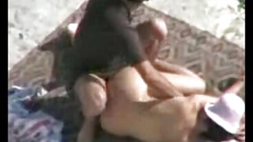 Reality Kings: scopa il ragazze belle e nude culo di Ginebra Bellucci su un letto di rose su PornHD