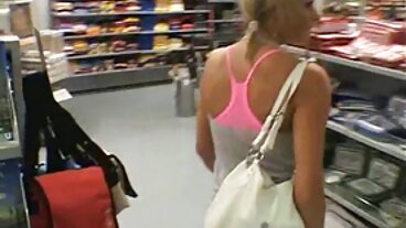 La sorellastra gnocca si fa scopare violentemente dal fratello arrabbiato tette belle nude