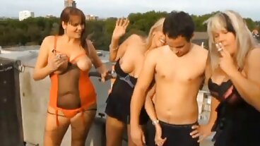 BF tradisce Cougar le piu belle ragazze nude con sua figlia
