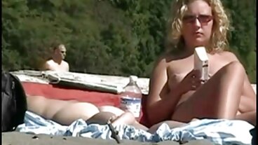 La fame di donne nude e belle gallo nero di Kali non conosce limiti