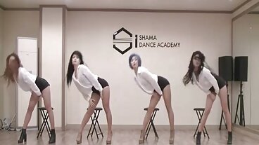 La figlia schizza sul cazzo del nude bellissime suo patrigno