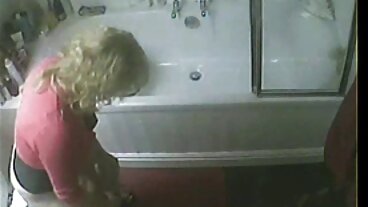 L'adolescente vergine Cleo gestisce il cazzo dello sconosciuto con belle ragazze nude facilità