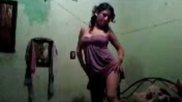 Bibi adora bellissime donne nude quando lanci la sua insalata